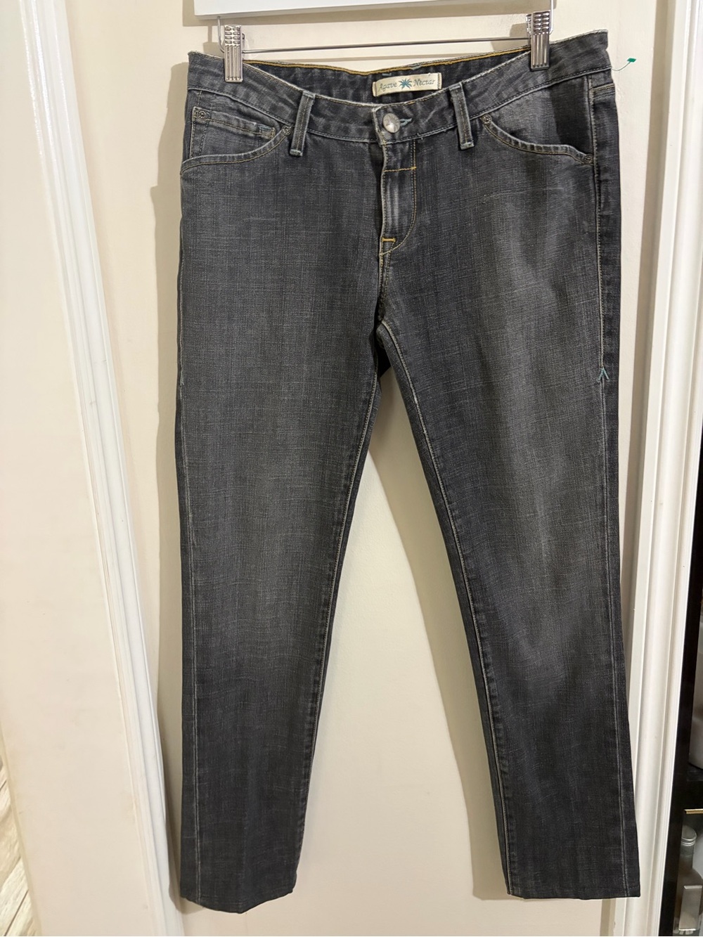 Women’s Straight Leg Jeans in Charcoal Gray
